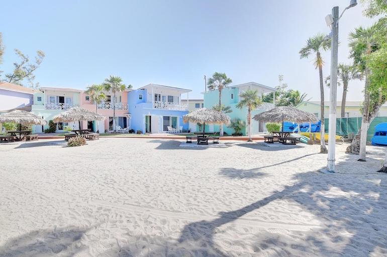 Beach Villas Coral Harbour Exterior photo