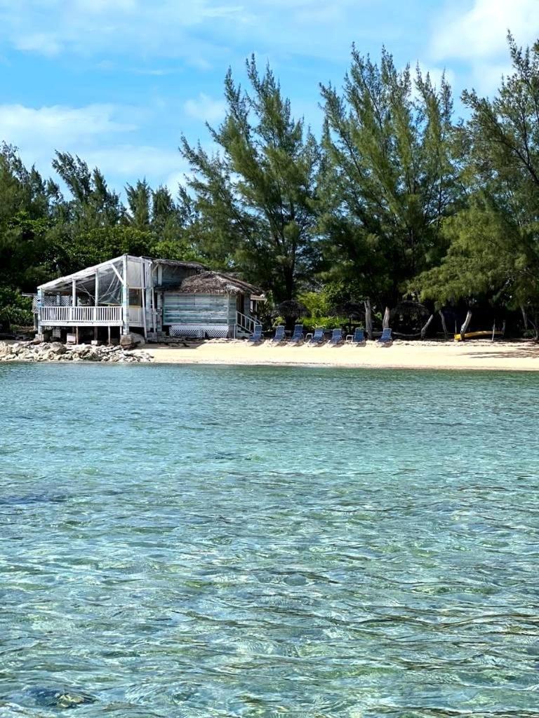Beach Villas Coral Harbour Exterior photo