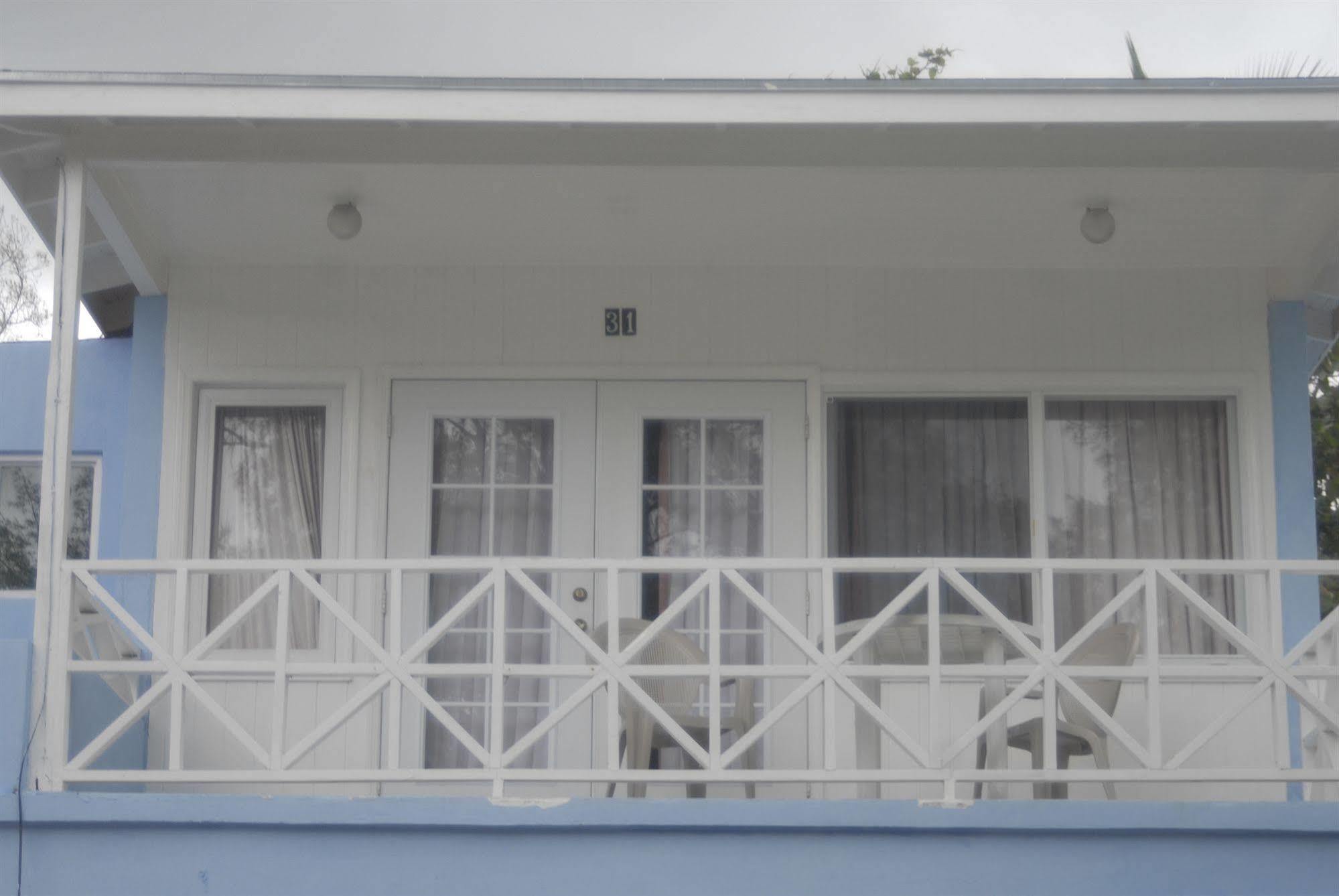Beach Villas Coral Harbour Exterior photo